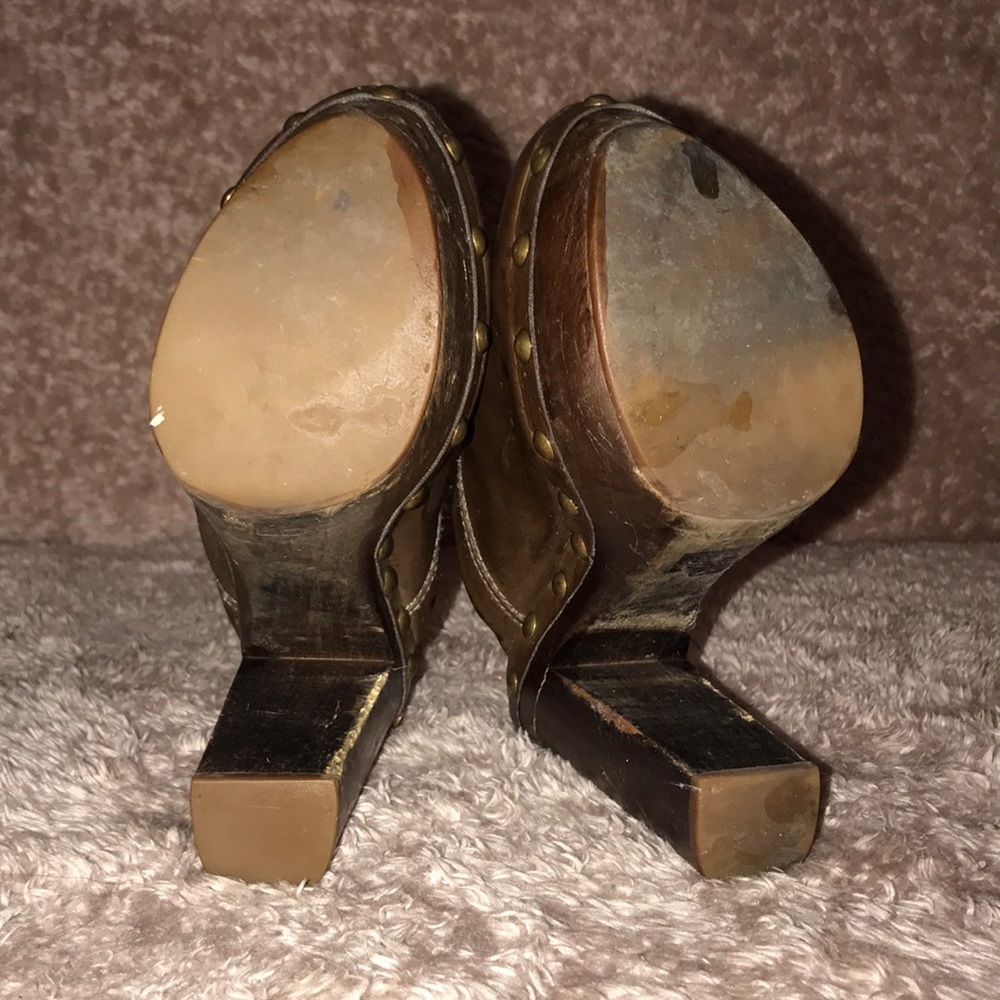 Heels - Picture 4 of 4